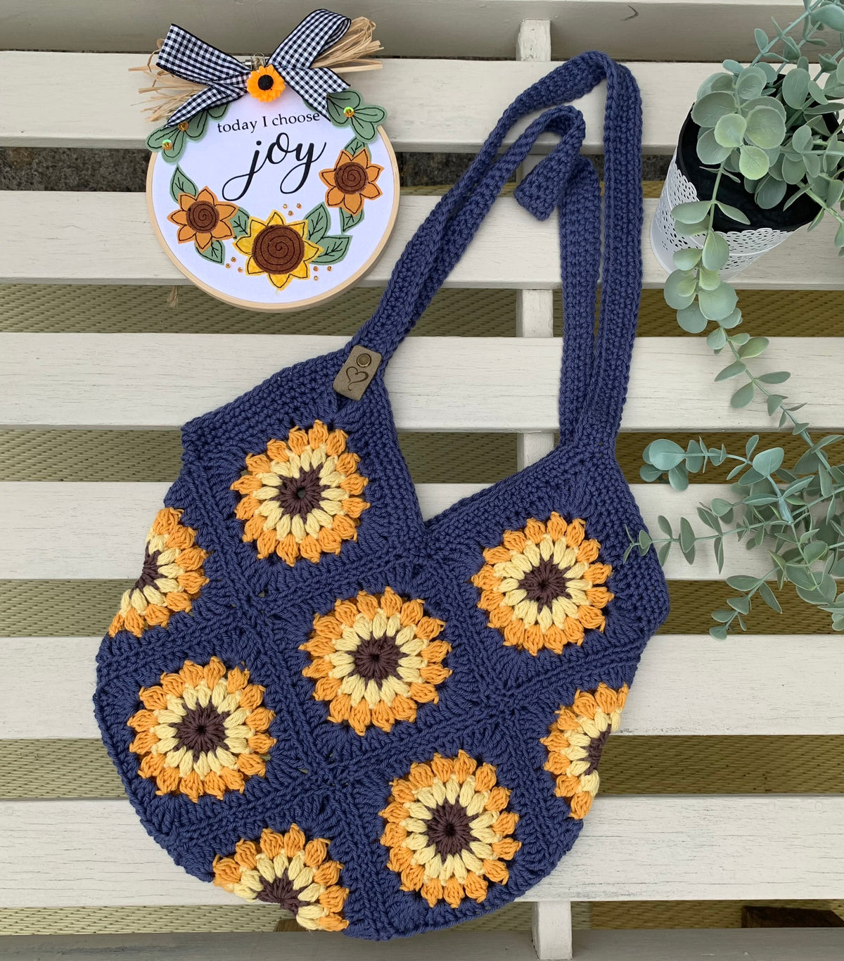 Crochet sunflower bag kit - Make your own lovely sunflower bag with this diy crochet kit.