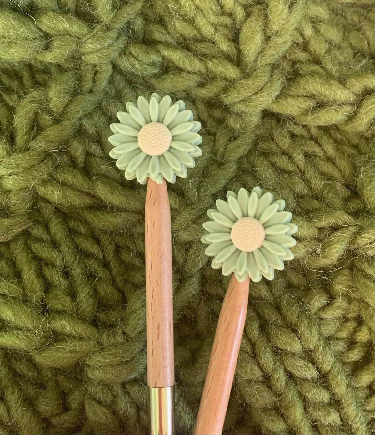 Daisy Knitting needle toppers and point protectors. A cute way to stop your stiches slipping. A perfect gift for knitters
