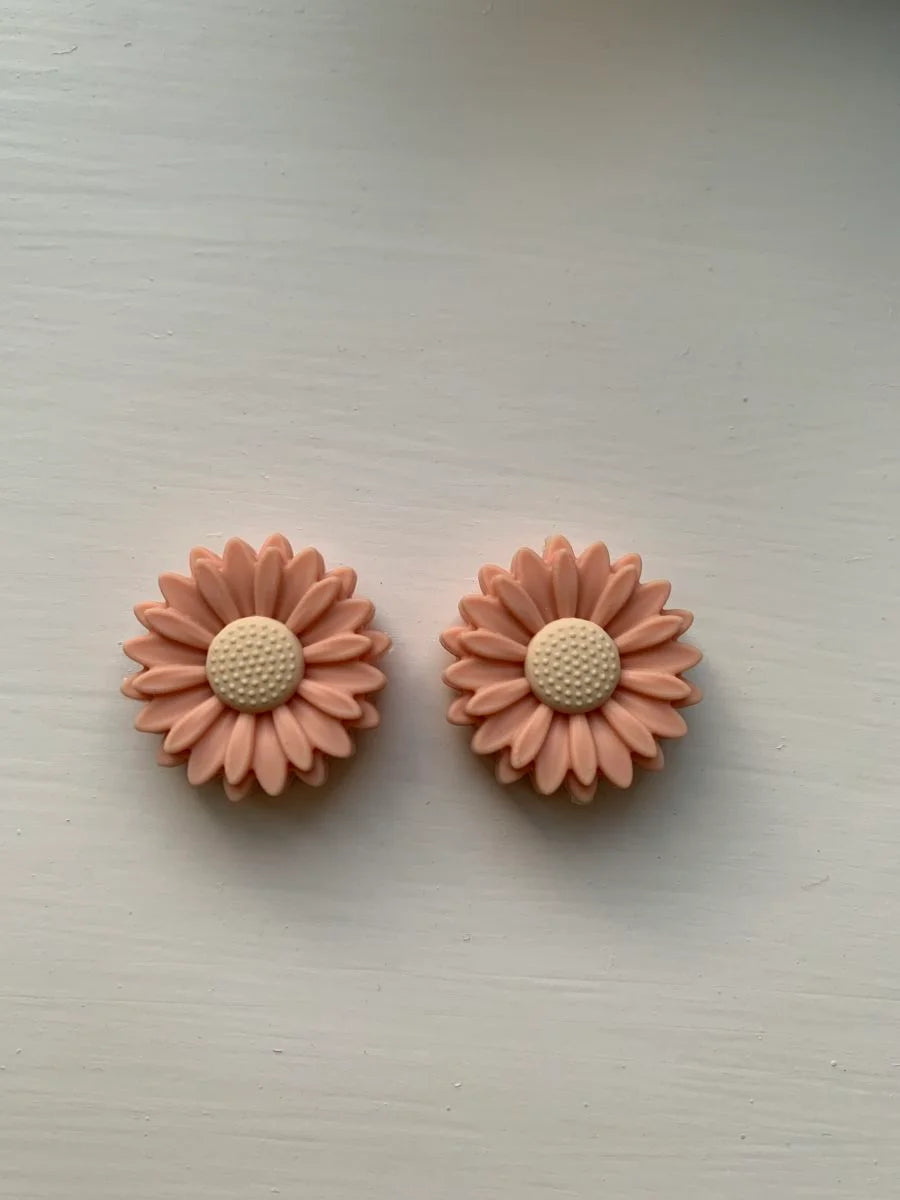 Daisy Knitting needle toppers and point protectors. A cute way to stop your stiches slipping. A perfect gift for knitters