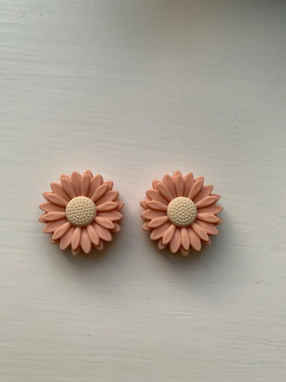 Daisy Knitting needle toppers and point protectors. A cute way to stop your stiches slipping. A perfect gift for knitters