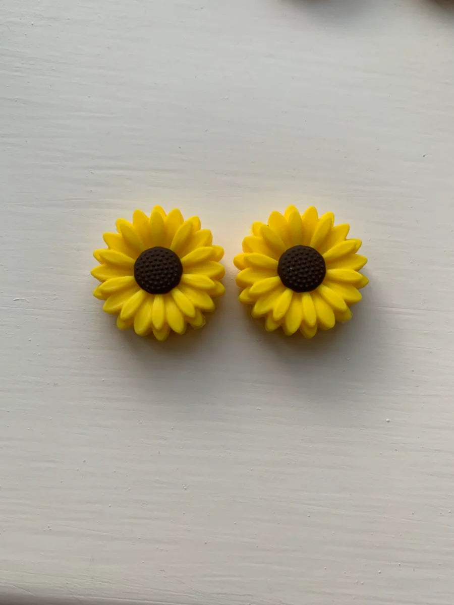 Daisy Knitting needle toppers and point protectors. A cute way to stop your stiches slipping. A perfect gift for knitters